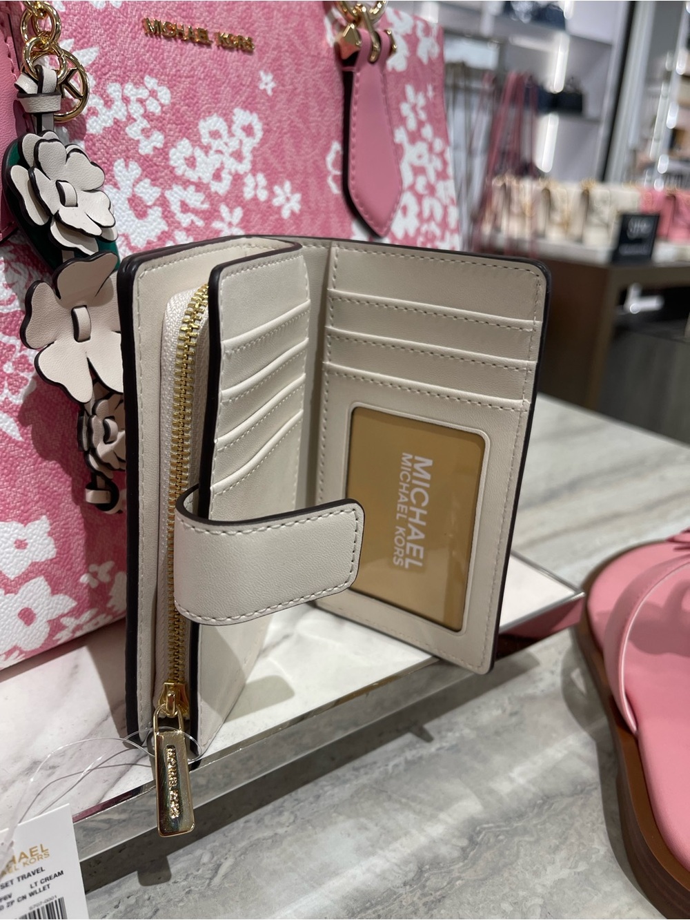 Michael Kors Jet Set Travel Med MK Logo Debossed Bifold Wallet
Light Cream
NWT - Picture 9 of 16